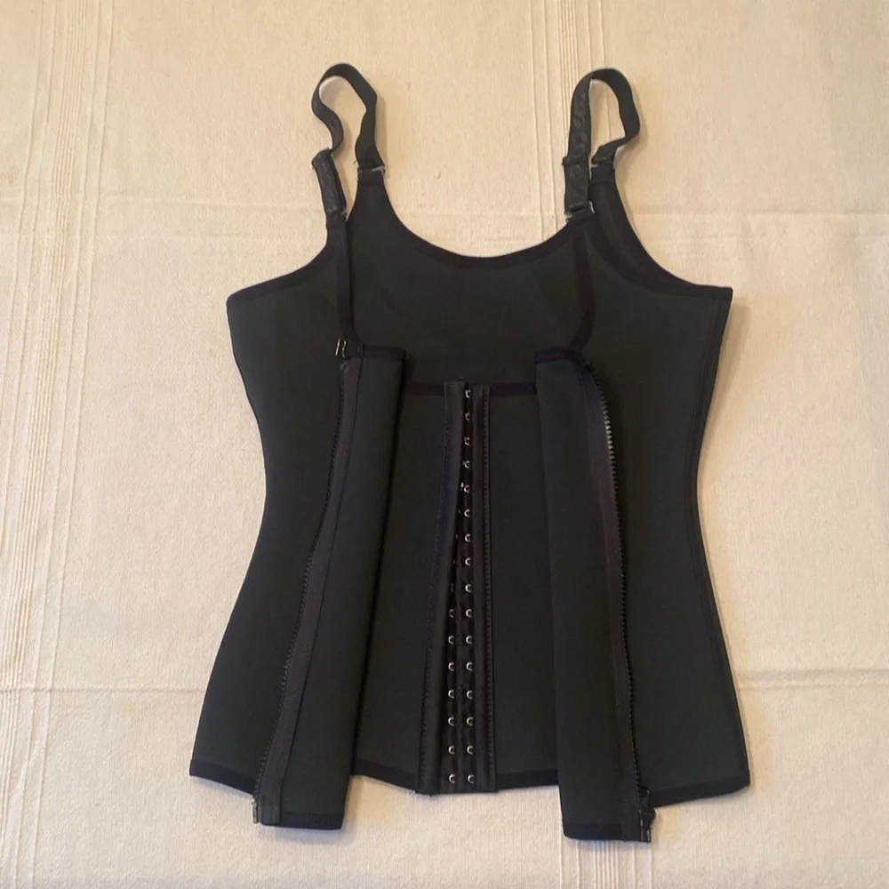 Black Shapewear adjustable straps and zipper back with 3 rows of eyelet hooks. - Picture 3 of 11